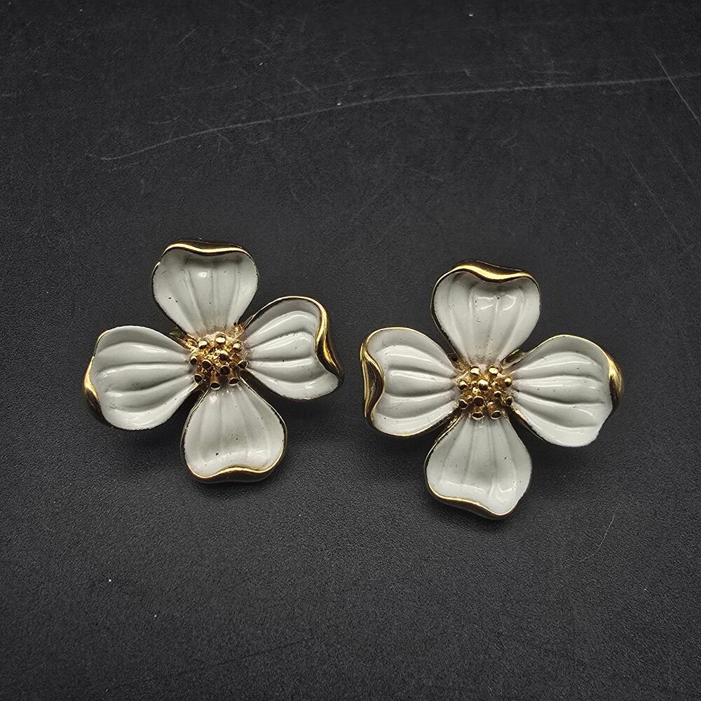 White Enamel Dogwood Flower Clip On Earrings Vintage Costume Jewelry